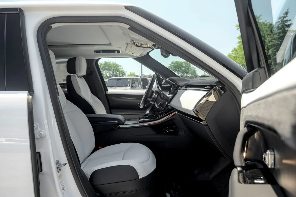 New 2026 Fuji White Land Rover Dynamic SE image 22