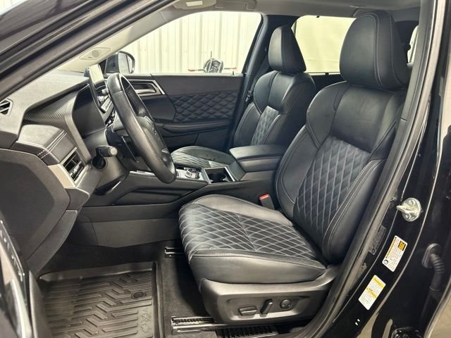 Used 2024 Black Diamond Mitsubishi SEL image 13