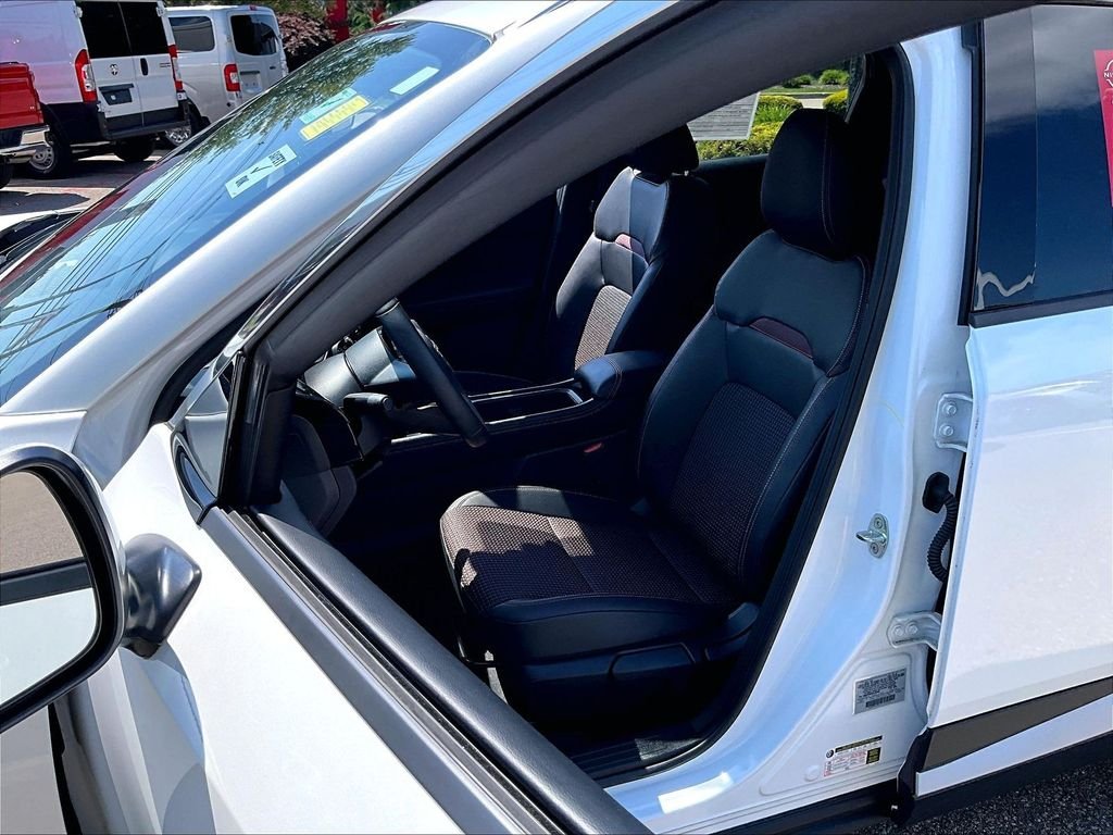 Used 2025 White Nissan SR image 10