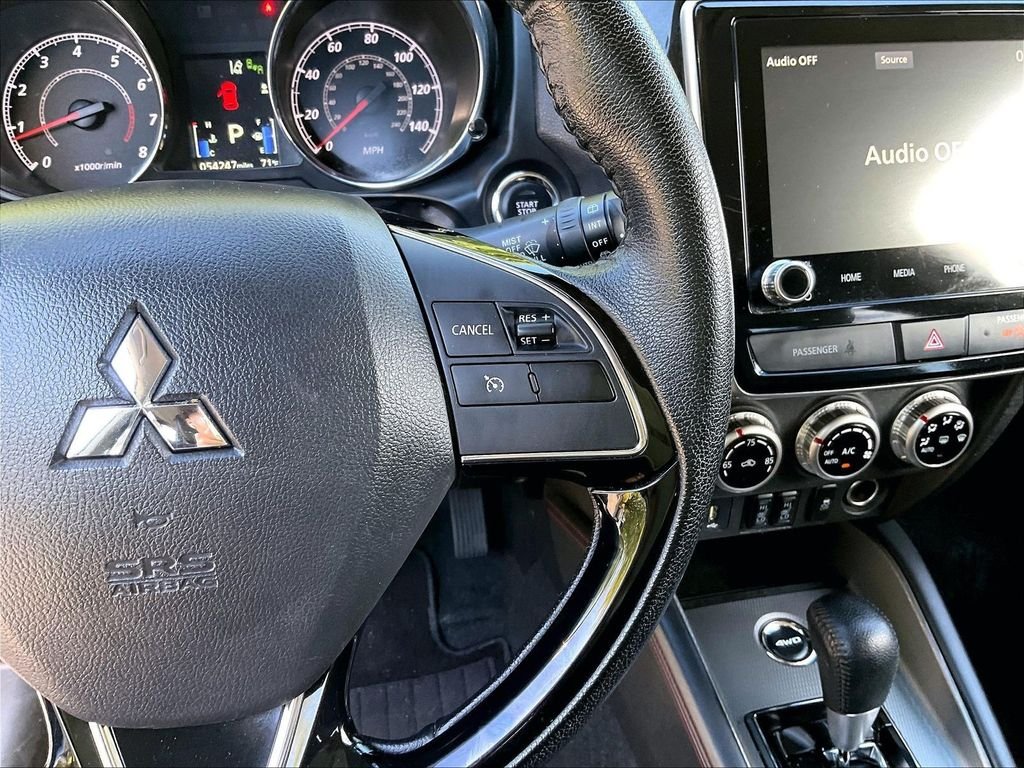 Used 2025 Gray Mitsubishi SE image 24