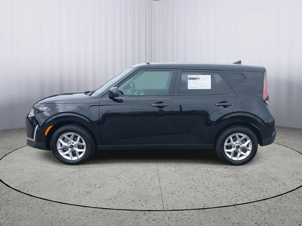 Used 2025 Black Kia LX image 6