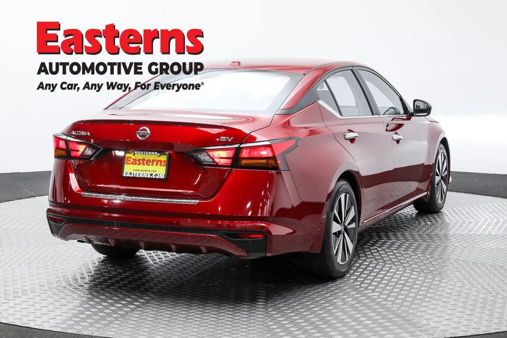 Used 2022 Red Nissan 2.5 SV image 5