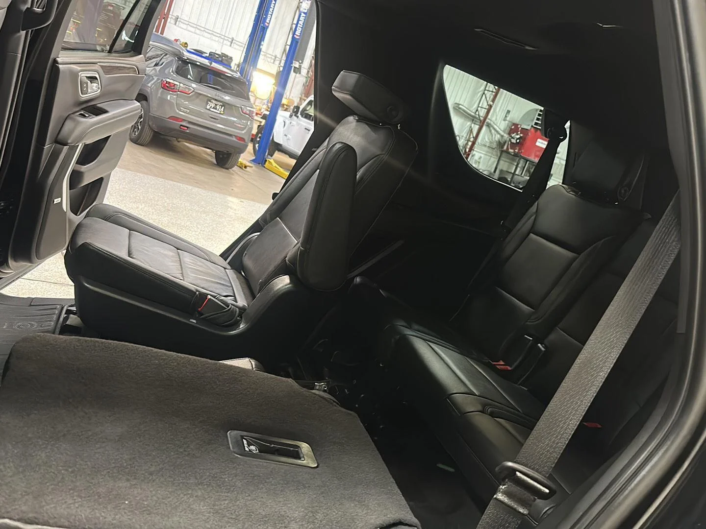 Used 2022 Black Chevrolet Z71 image 26