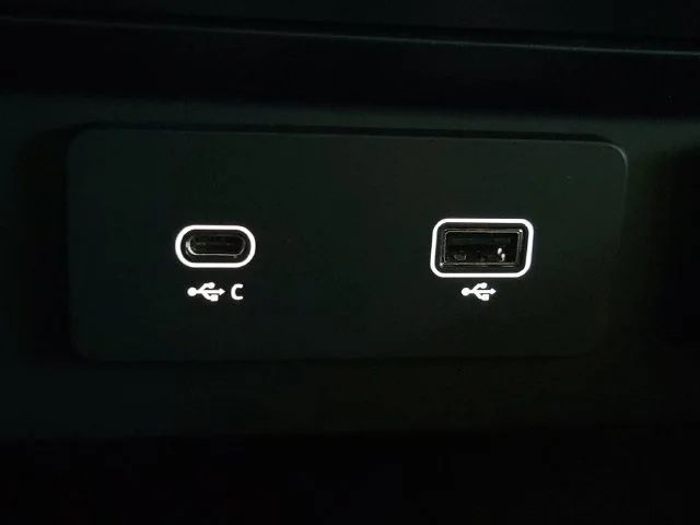 Used 2023 Gondwana Stone Metallic Land Rover X image 29