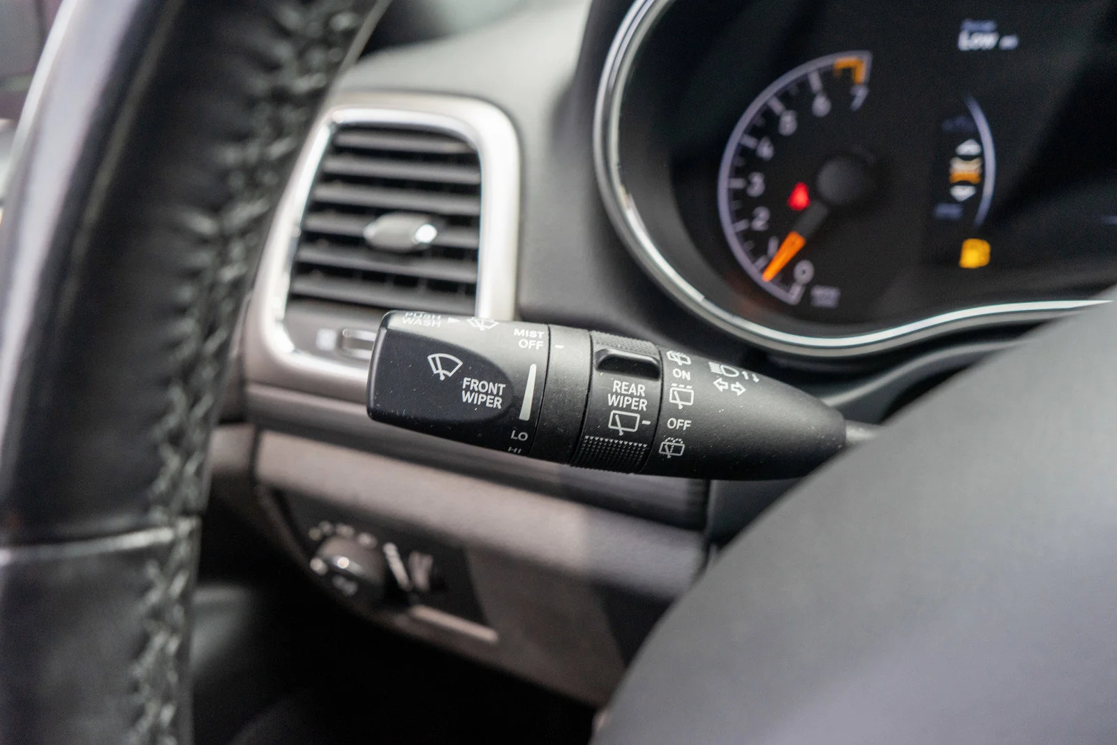 Used 2019 Bright White Clearcoat Jeep Altitude image 27