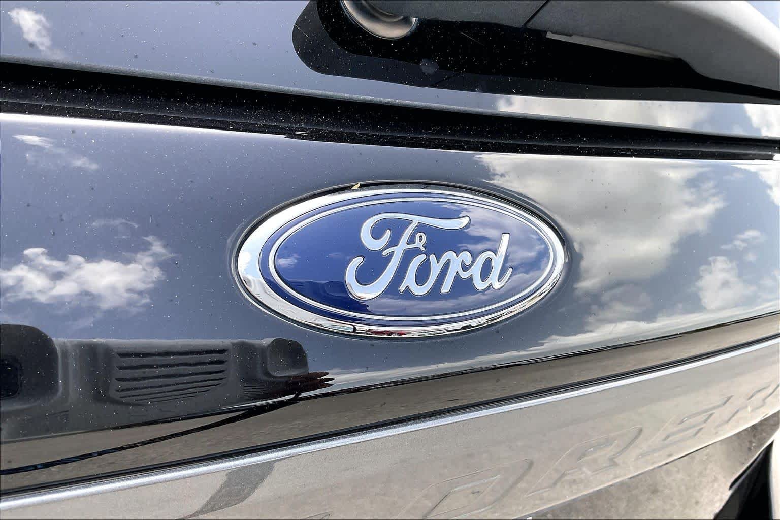 Used 2023 Agate Black Metallic Ford XLT image 29