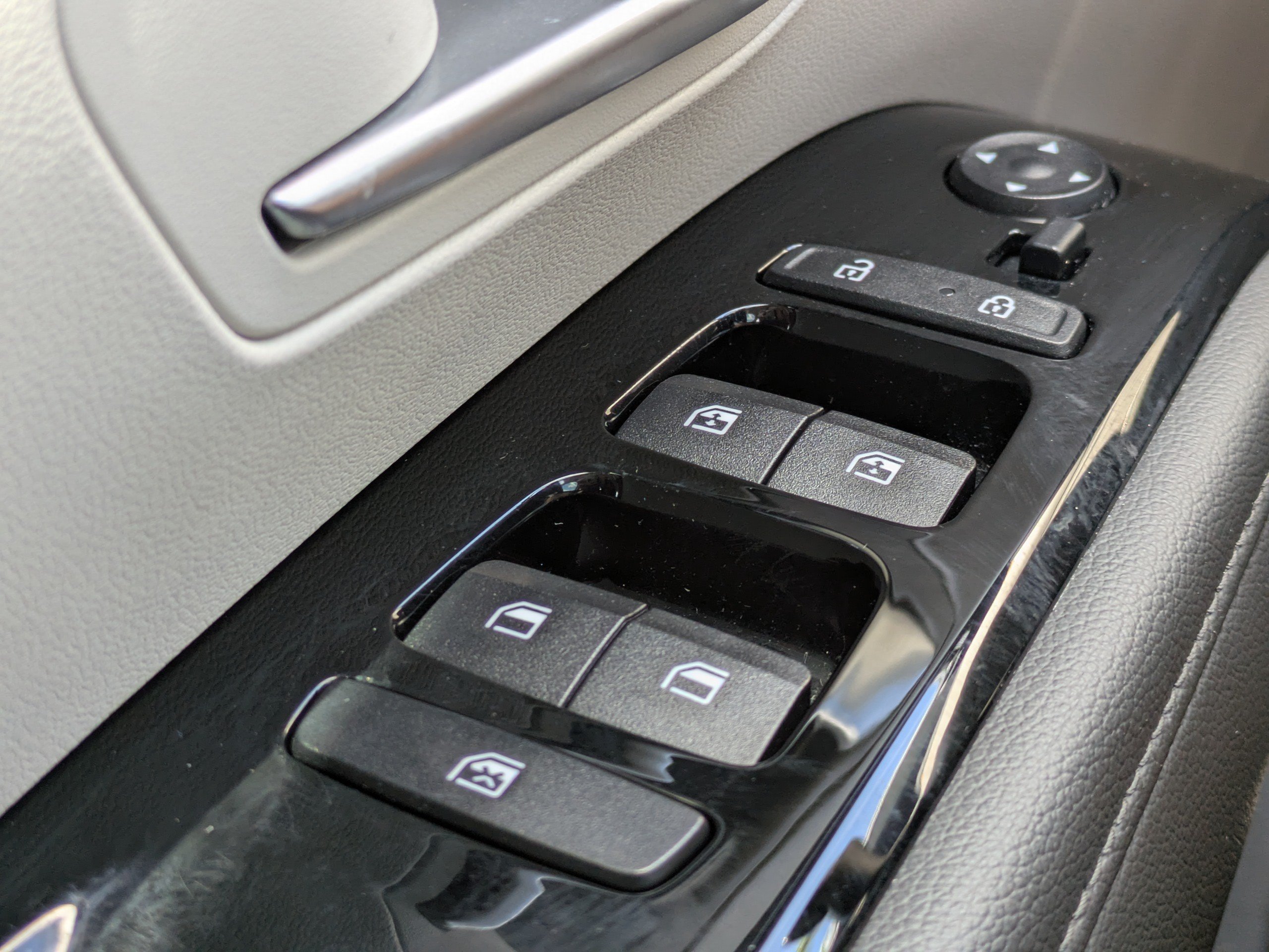 Certified Used 2024 Amazon Gray Hyundai SEL CONVENIENCE image 25