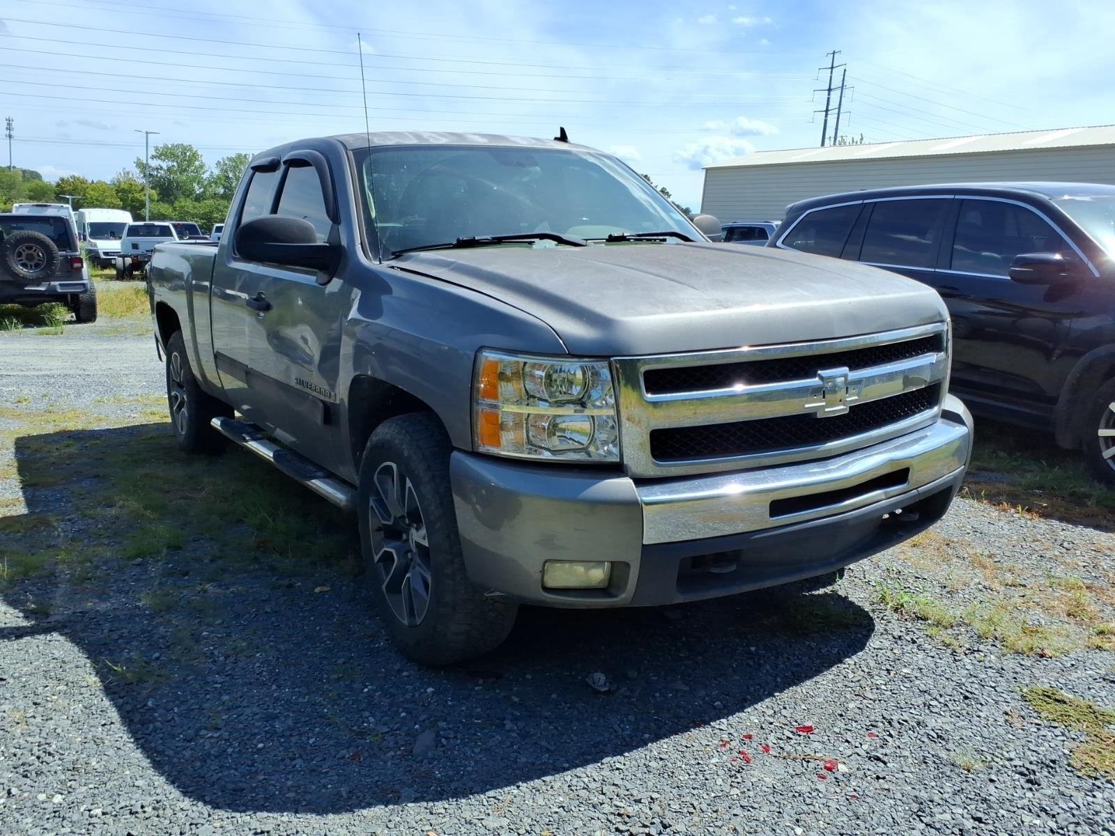 Used 2009 Graystone Metallic Chevrolet LT image 5