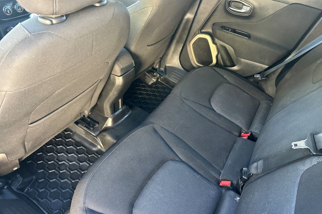 Used 2016 Black Jeep Latitude image 13