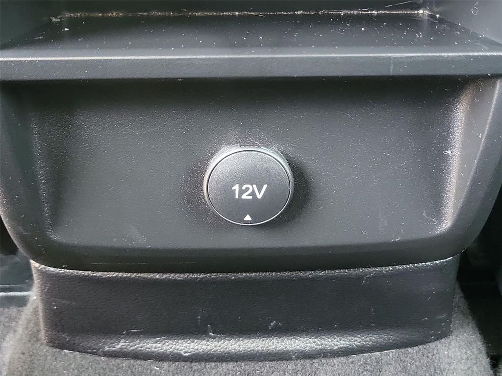 Used 2020 Blue Ford XL image 12