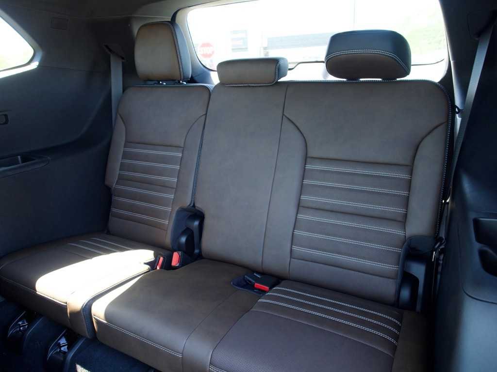 2026 GMC Acadia Denali Ultimate - Photo 16