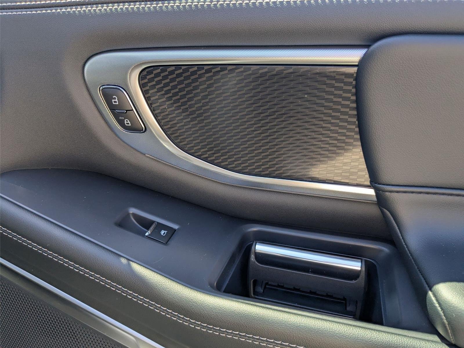 New 2026 Star White Metallic Tri-Coat Ford Platinum® image 31