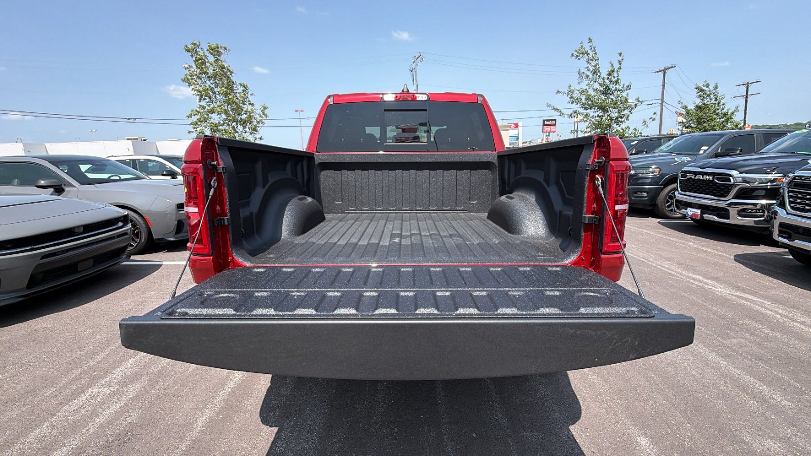 New 2026 Molten Red Pearl-Coat Exterior Paint RAM RHO image 22