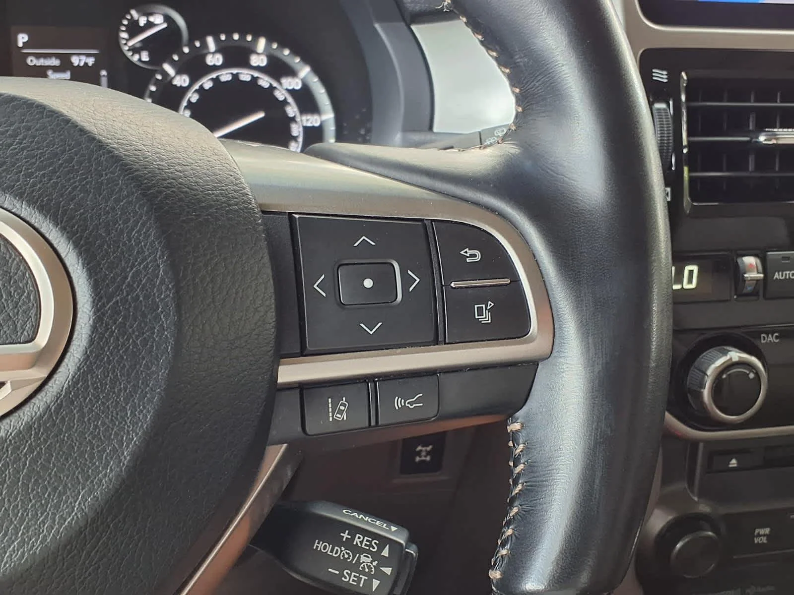 Used 2023  Lexus GX 460 Luxury image 30