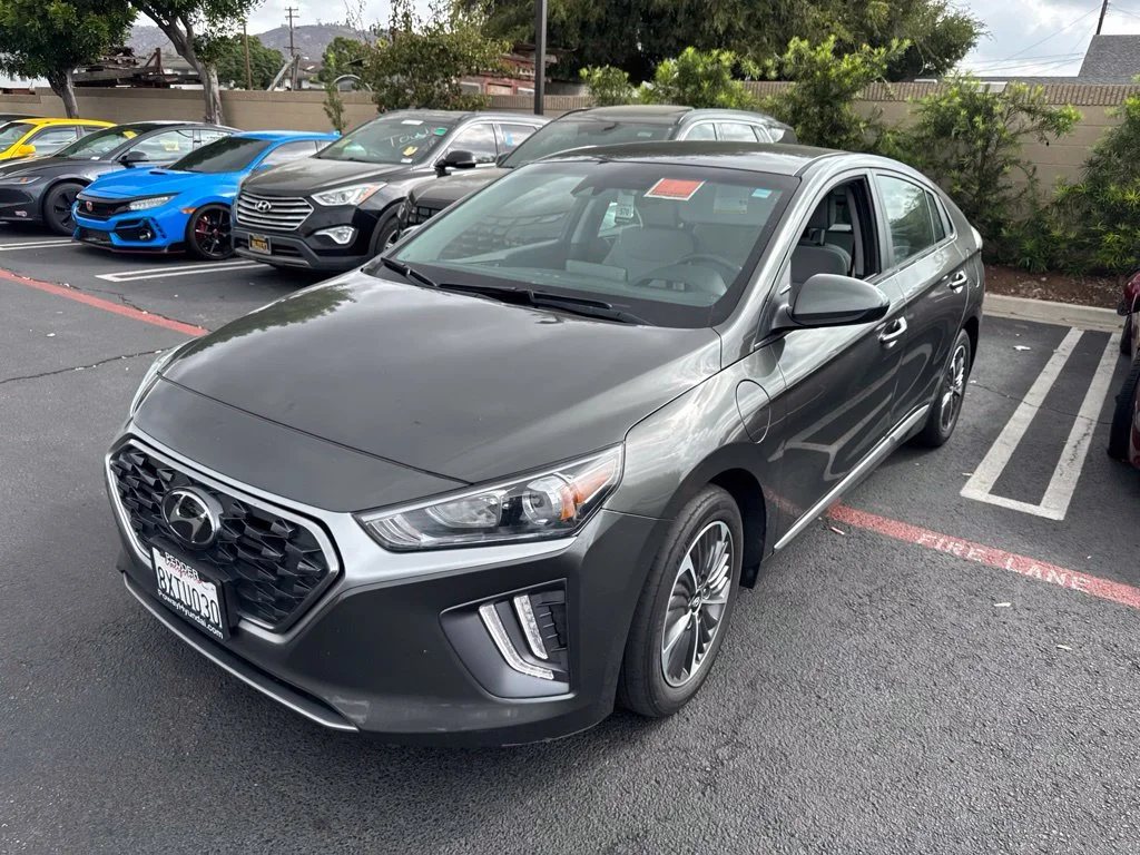 Used 2021 Gray Hyundai SE image 5