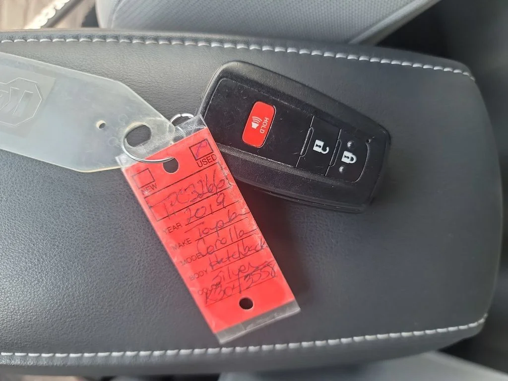 Used 2019 Silver Toyota SE image 17