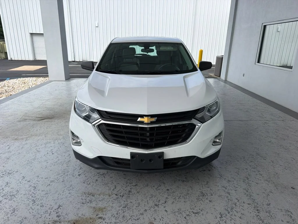 Used 2018 SUMMIT WHITE Chevrolet LS image 3