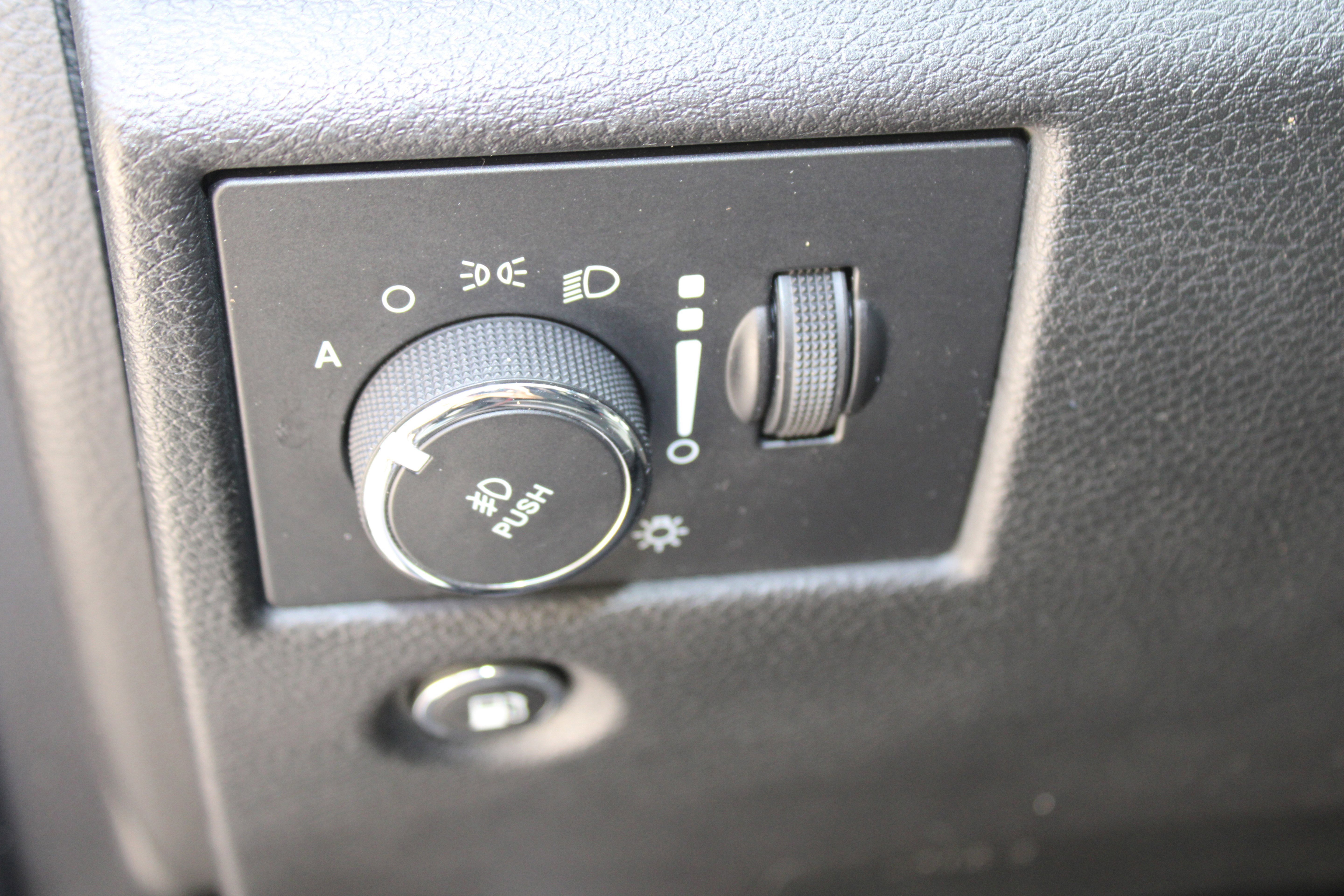 Used 2020 Diamond Black Crystal Pearlcoat Jeep Trailhawk image 19