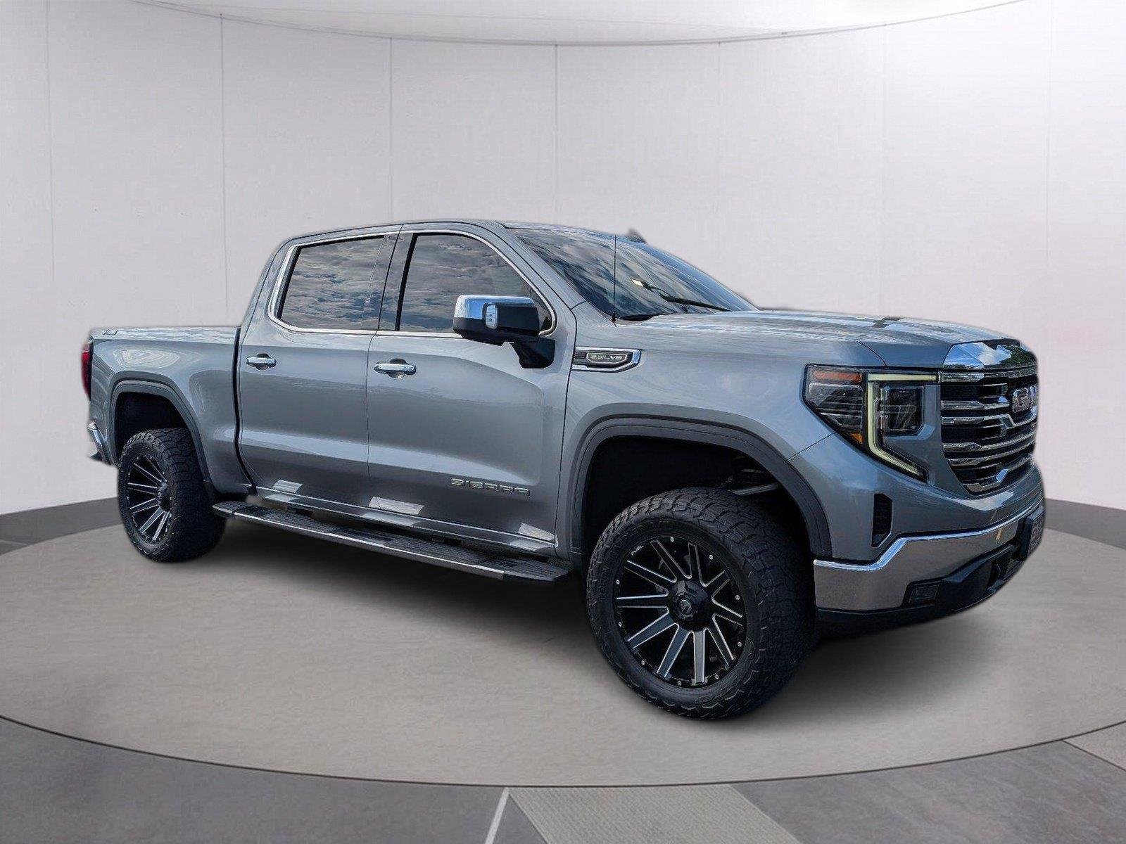 Used 2023 STERLING METALLIC GMC SLT image 9