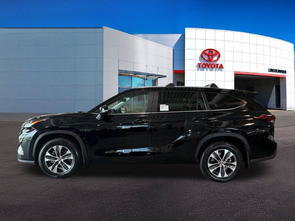 New 2026 Midnight Black Metallic Toyota XLE image 14