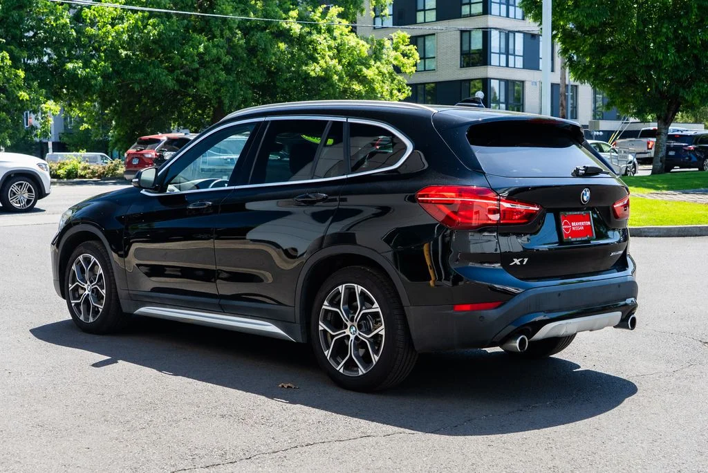 Used 2021 Black BMW xDrive28i image 4