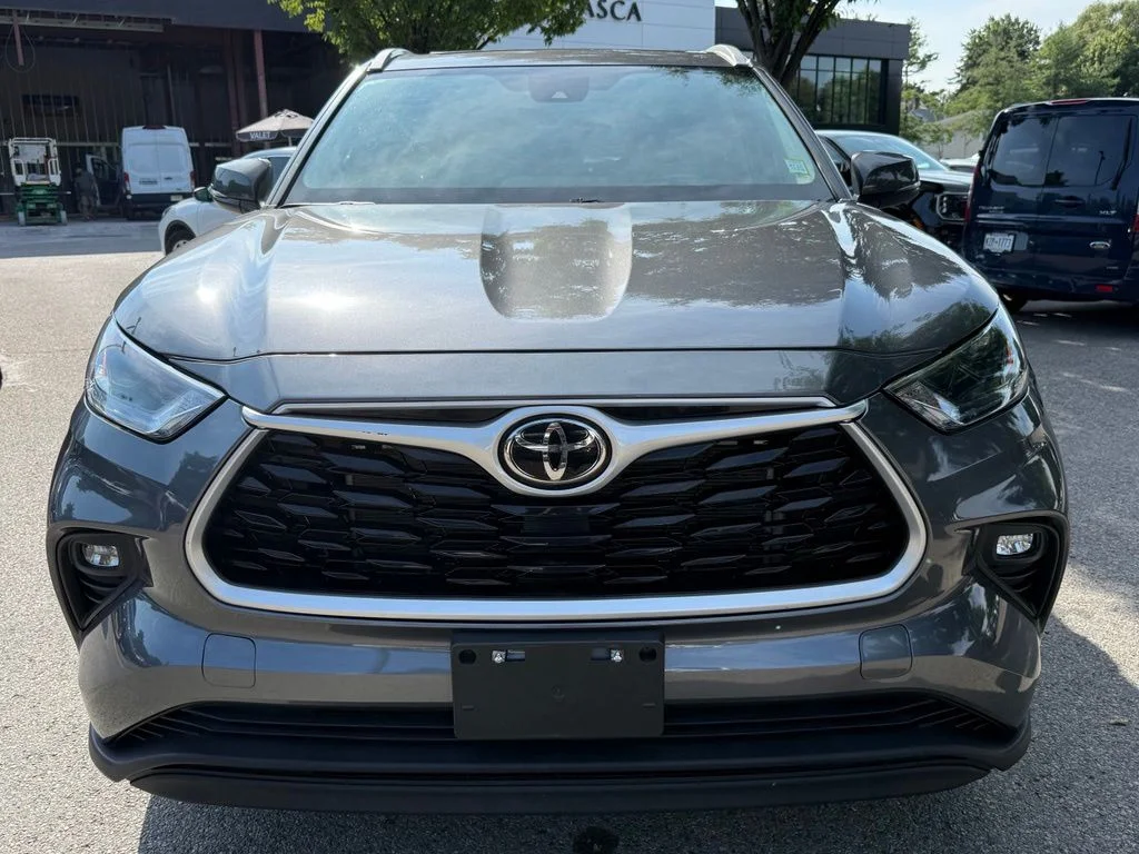 Used 2023 Gray Toyota XLE image 3