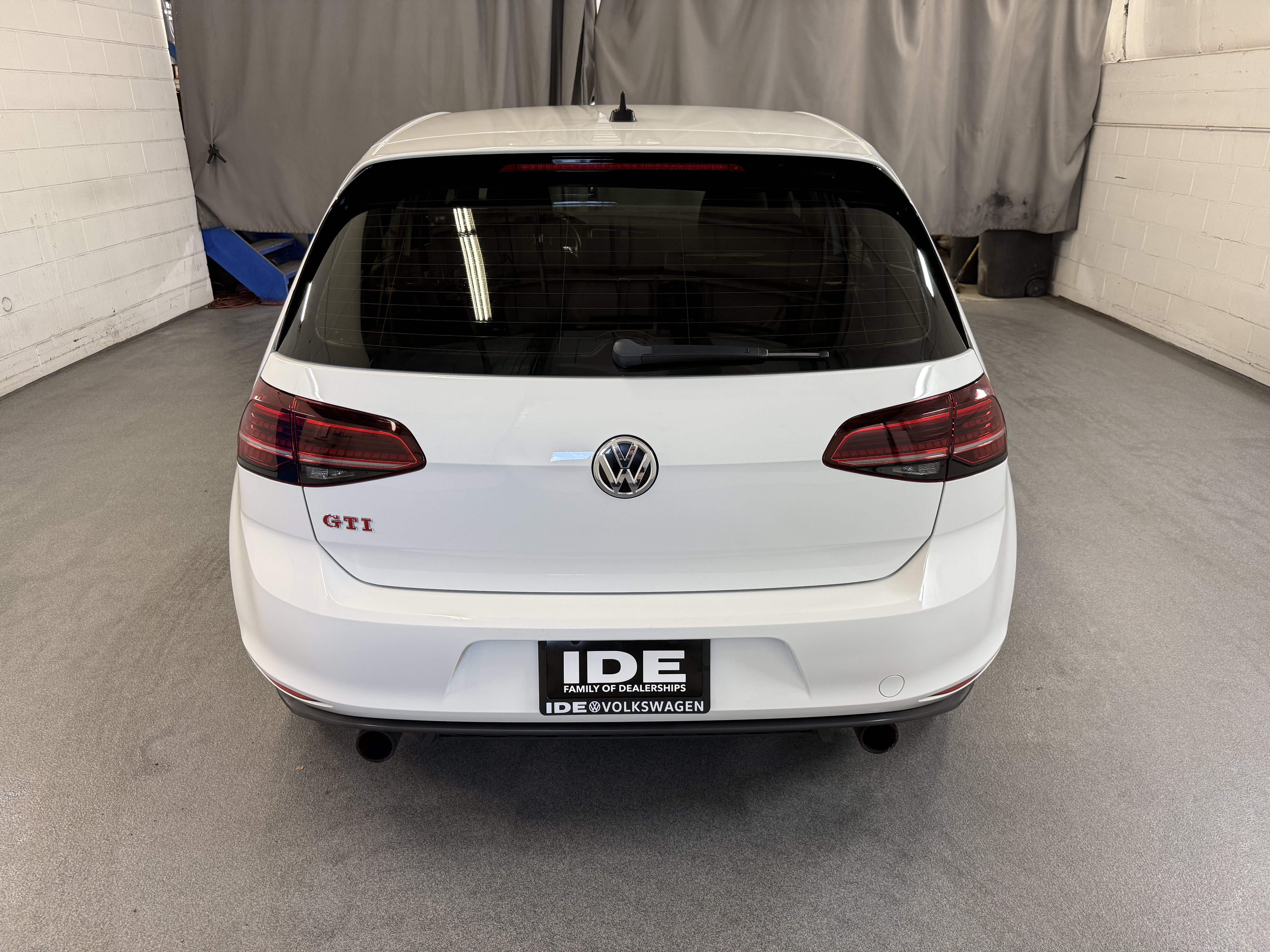 Used 2017 Pure White Volkswagen Sport image 7