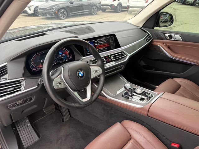 Used 2022 Brown Metallic BMW xDrive40i image 5