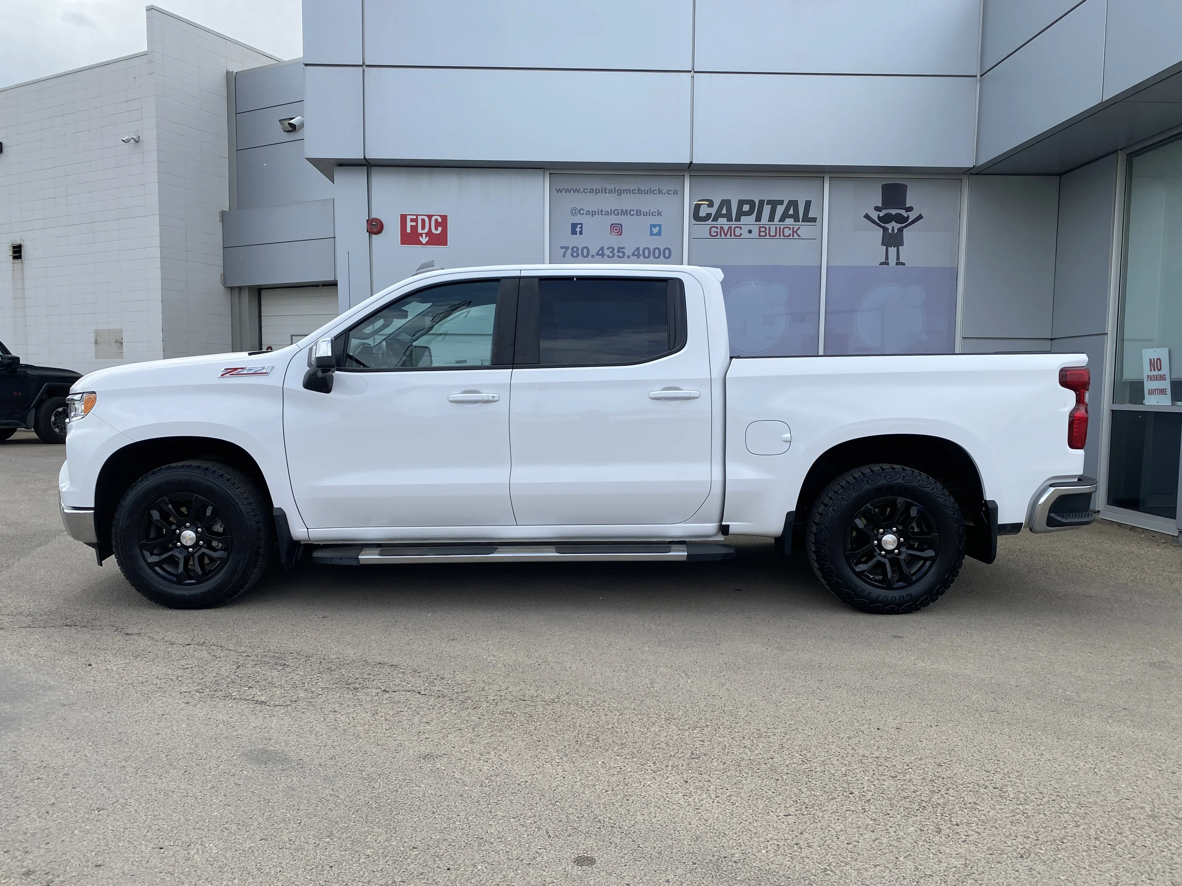 Used 2024 White Chevrolet LT Crew Cab * TOW PACKAGE * 360 CAMERA * NAVIGATION * image 2