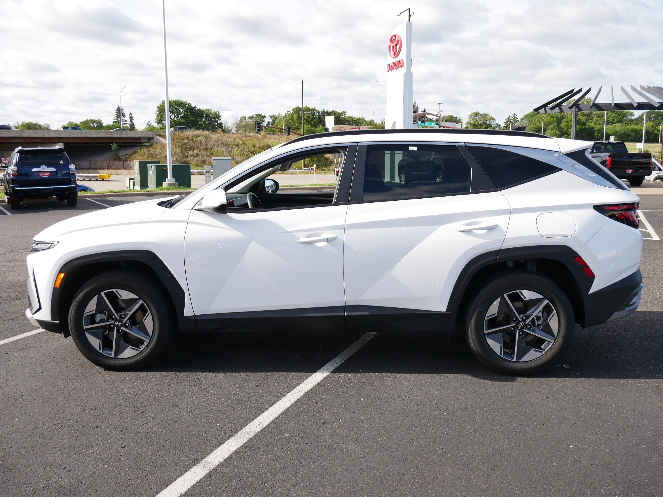Used 2025 Serenity White Pearl Hyundai SEL image 4