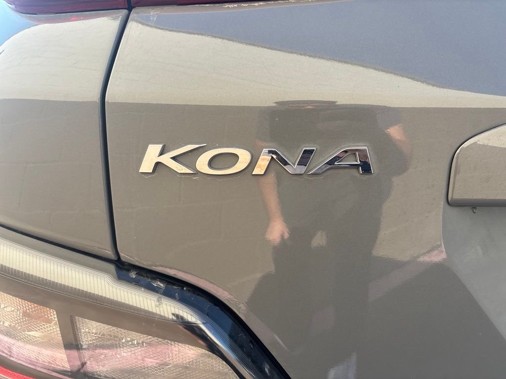 Used 2023 Gray Hyundai SE image 31