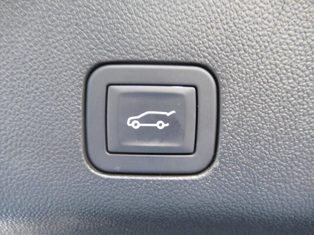 Used 2025 Gray Chevrolet Z71 image 36