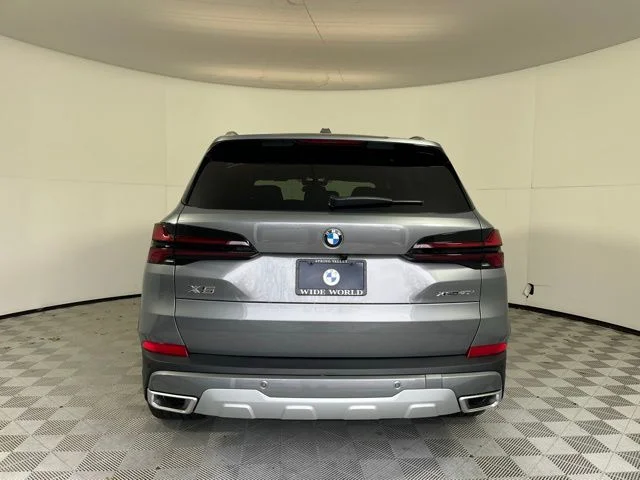 New 2026 Skyscraper Grey Metallic BMW xDrive40i image 6