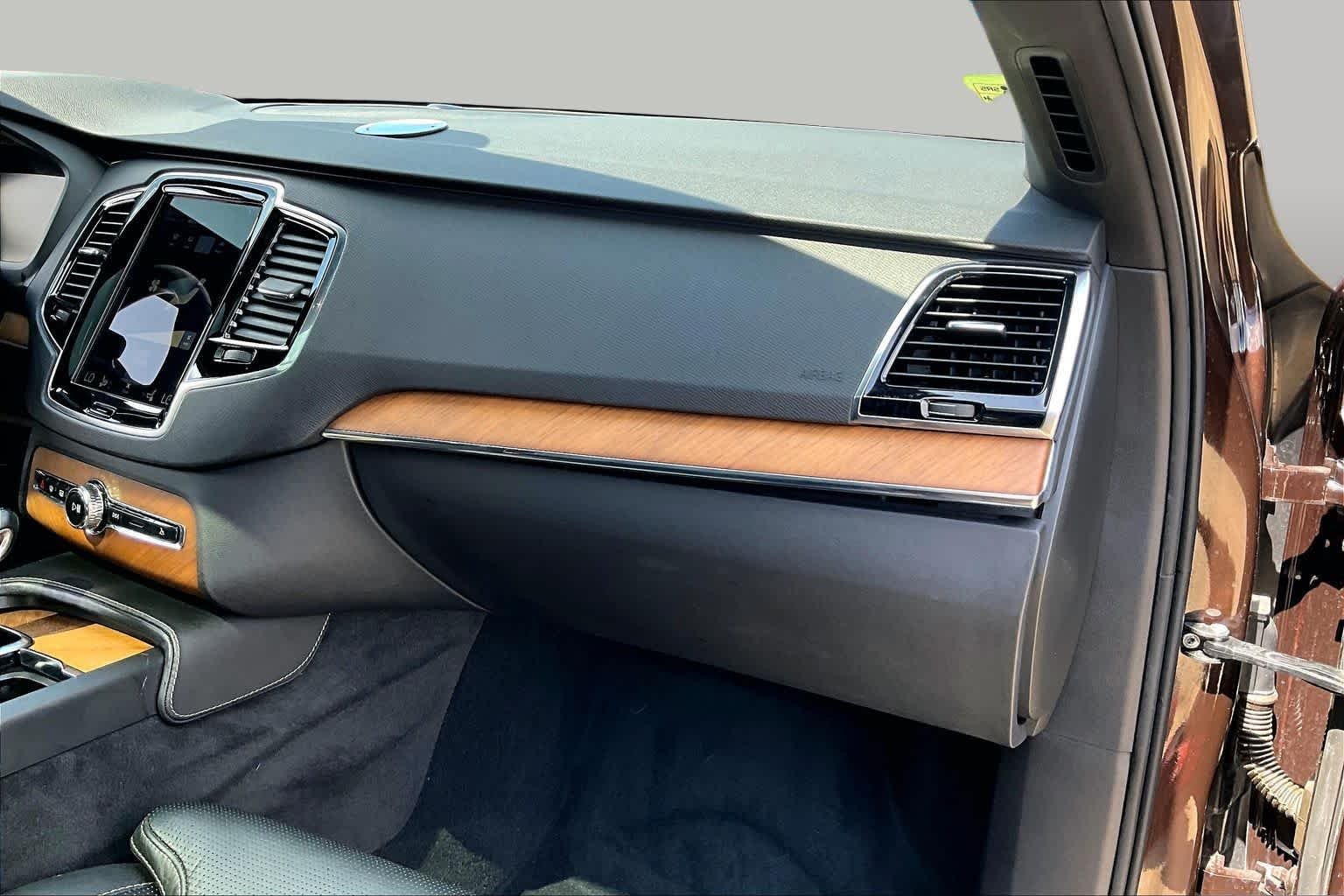 Used 2018 Maple Brown Metallic Volvo Inscription image 19