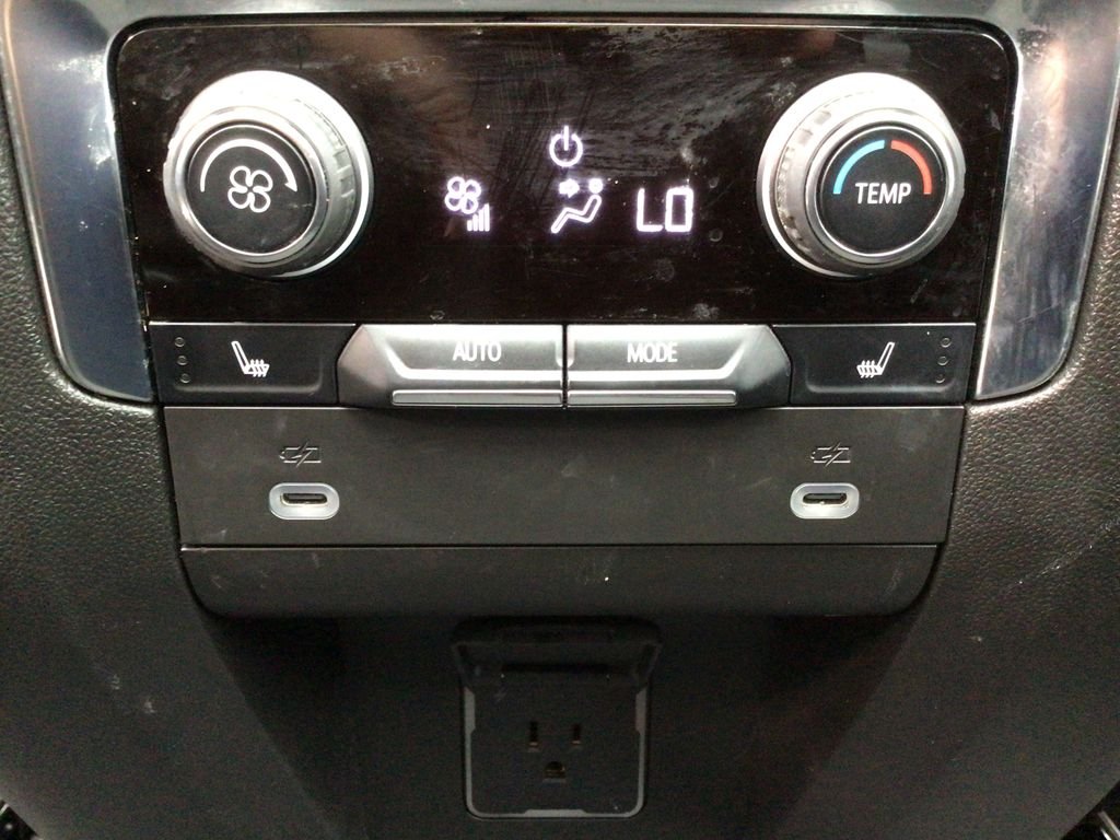 Used 2024 White Chevrolet Premier image 37