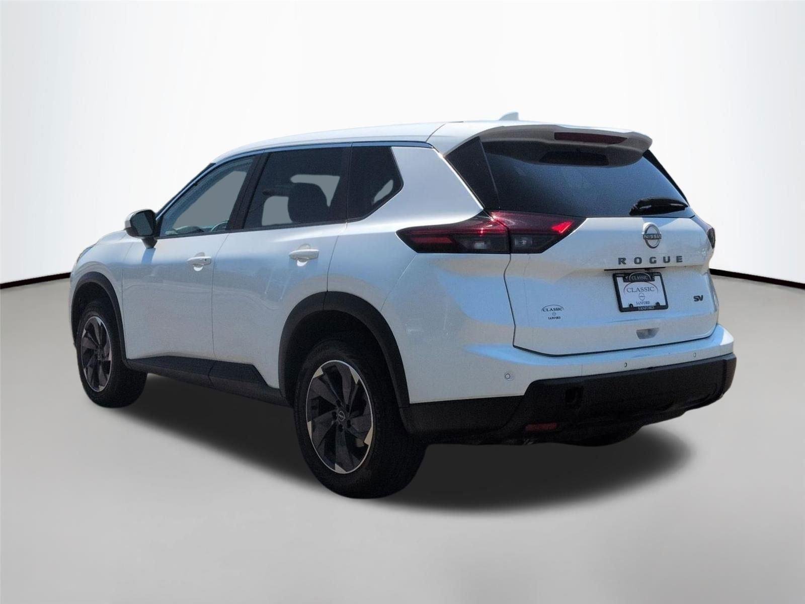 Used 2024 Everest White Pearl Nissan SV image 3