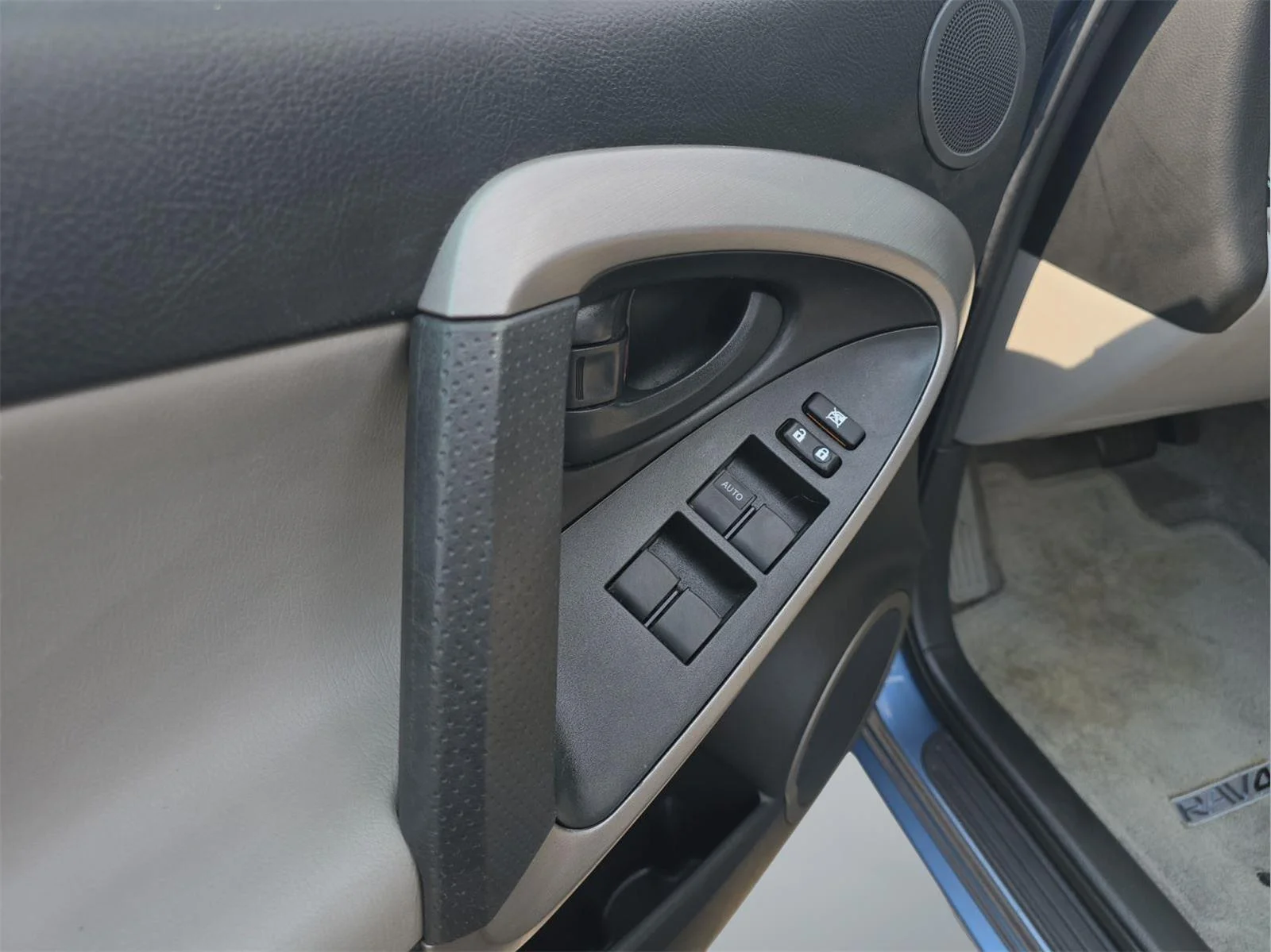 Used 2008 Pacific Blue Metallic Toyota  image 20