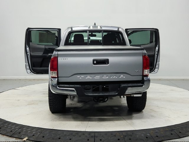 Used 2017 Silver Toyota SR5 image 15