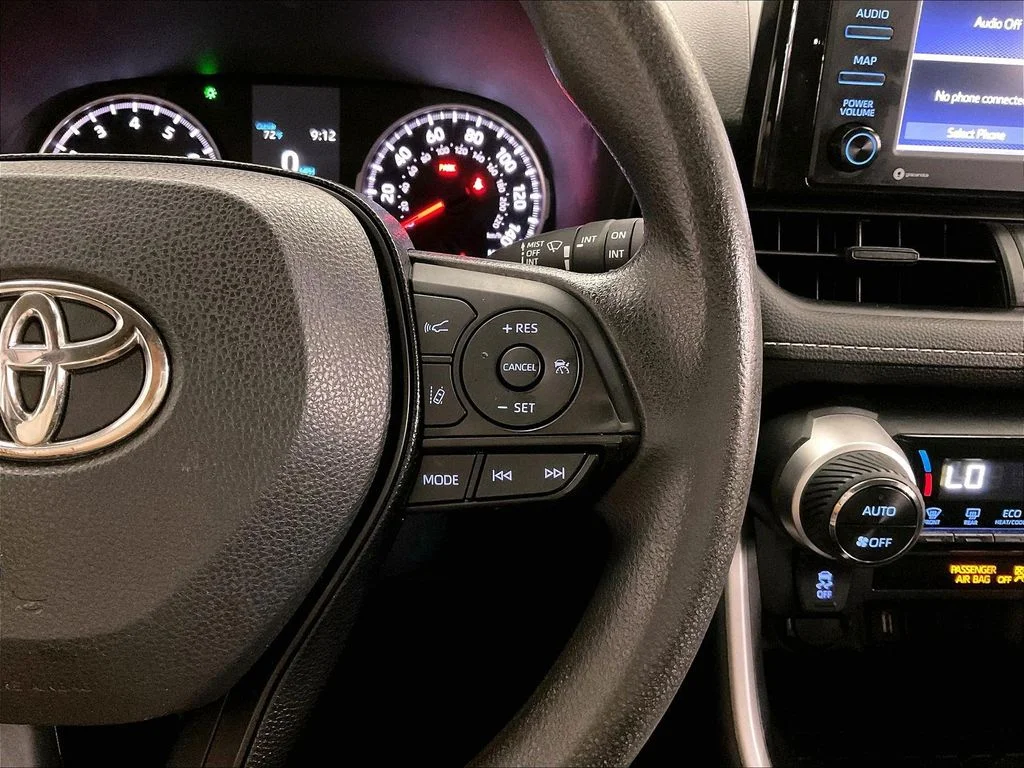 Used 2020 White Toyota XLE image 23