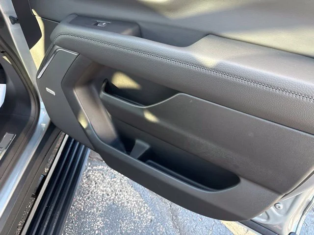 2027 GMC Yukon Denali - Photo 17