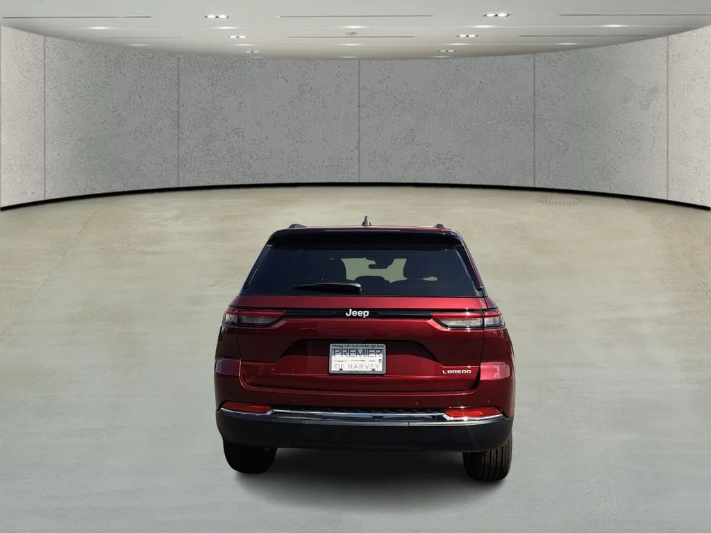 New 2026 Velvet Red Pearl-Coat Exterior Paint Jeep Laredo image 6