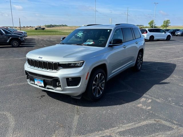 Used 2021 Silver JEEP Overland image 7