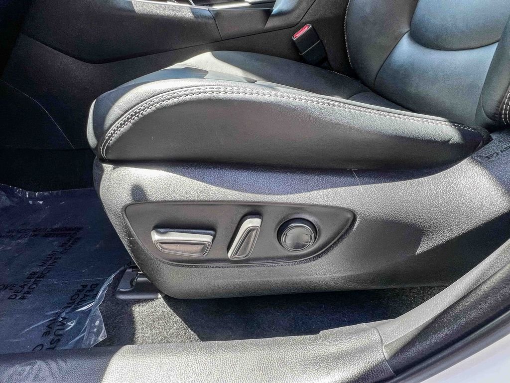 Used 2021 White Toyota XLE Premium image 20
