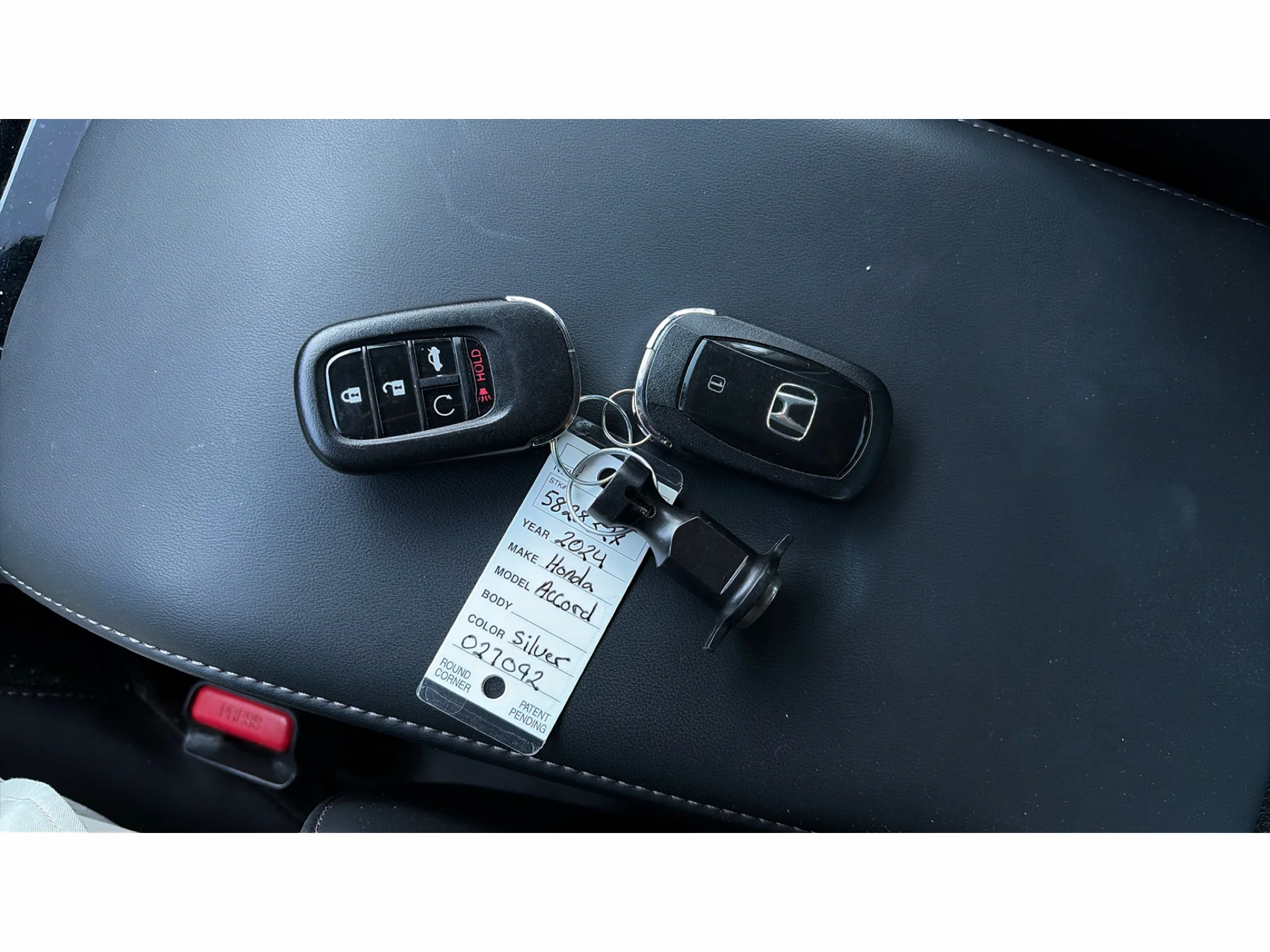 Used 2024 Solar Silver Metallic Honda Touring image 12