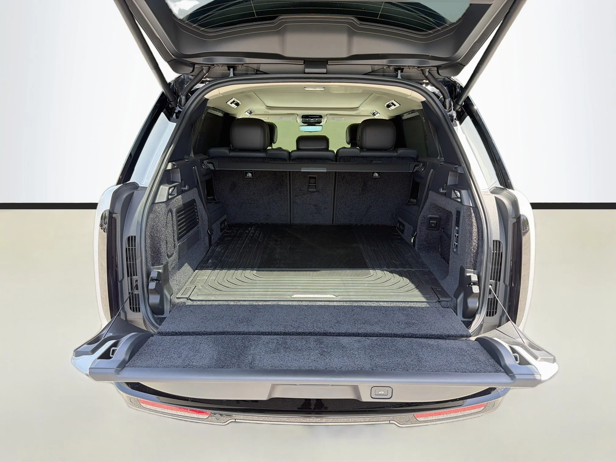 New 2026 Fuji White Land Rover SE image 12