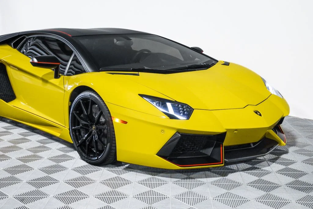 Used 2016 Yellow Lamborghini LP700-4 image 7