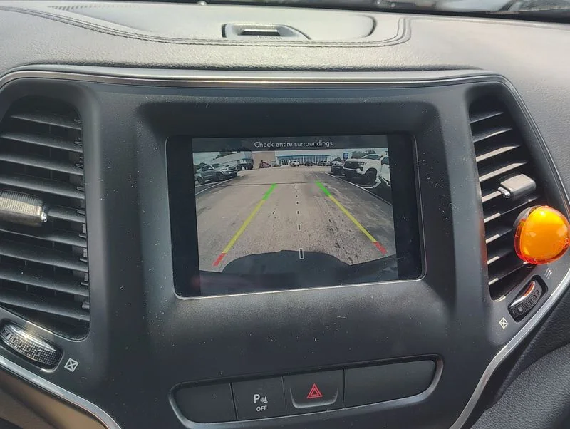 Used 2019 Gray Jeep Latitude Plus image 16