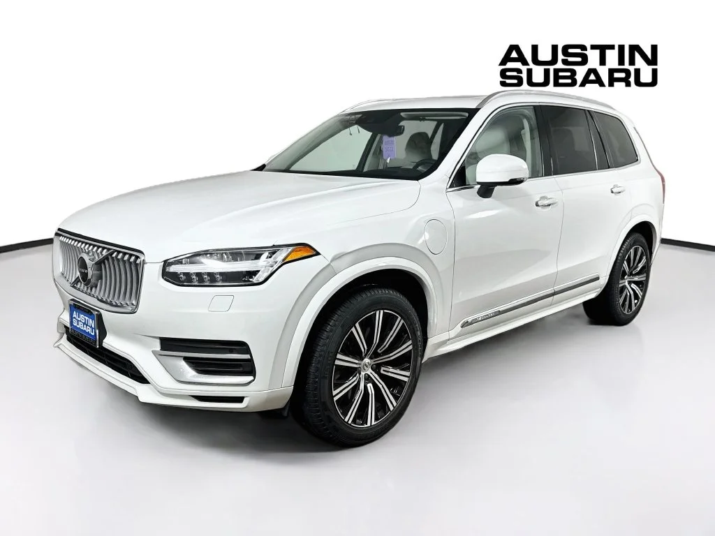 Used 2022 White Volvo T8 Inscription 6 Passenger image 3
