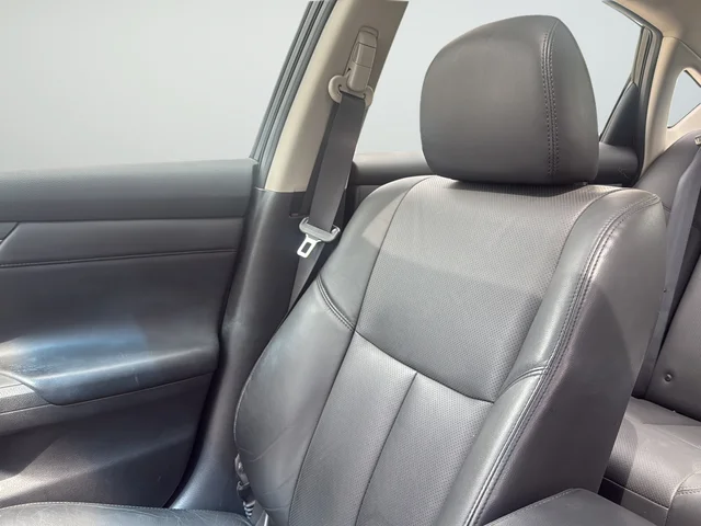 Used 2014 Black Nissan 2.5 SL image 30