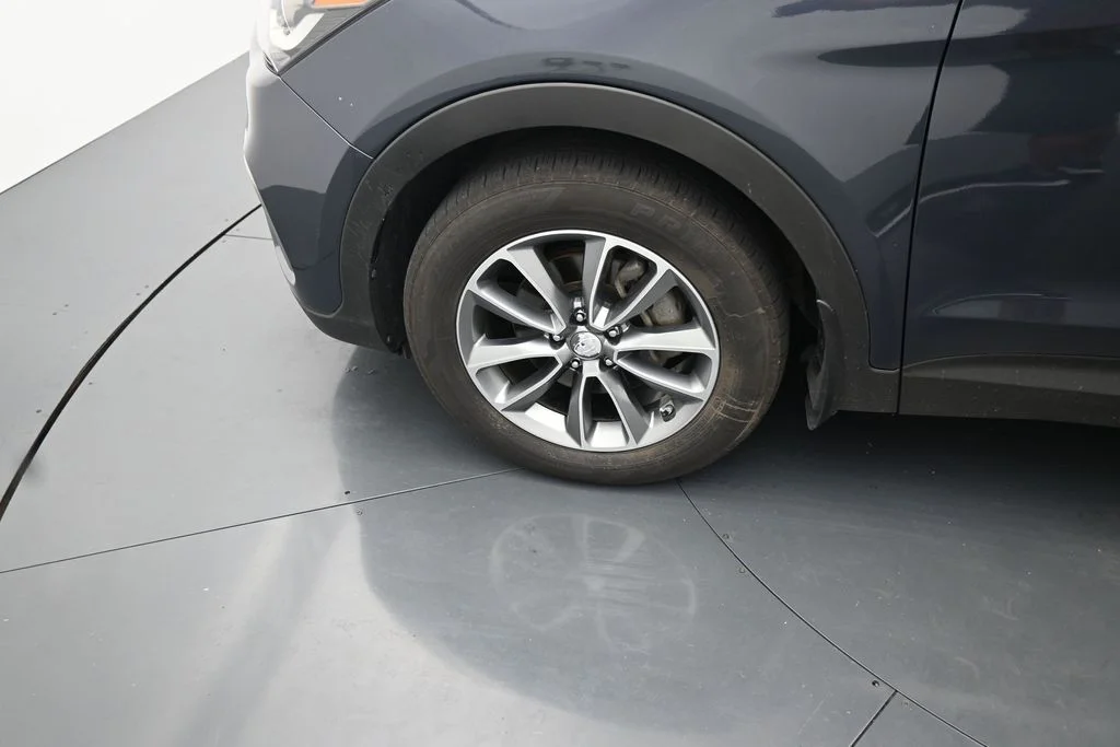 Used 2019 Blue Hyundai SE image 16